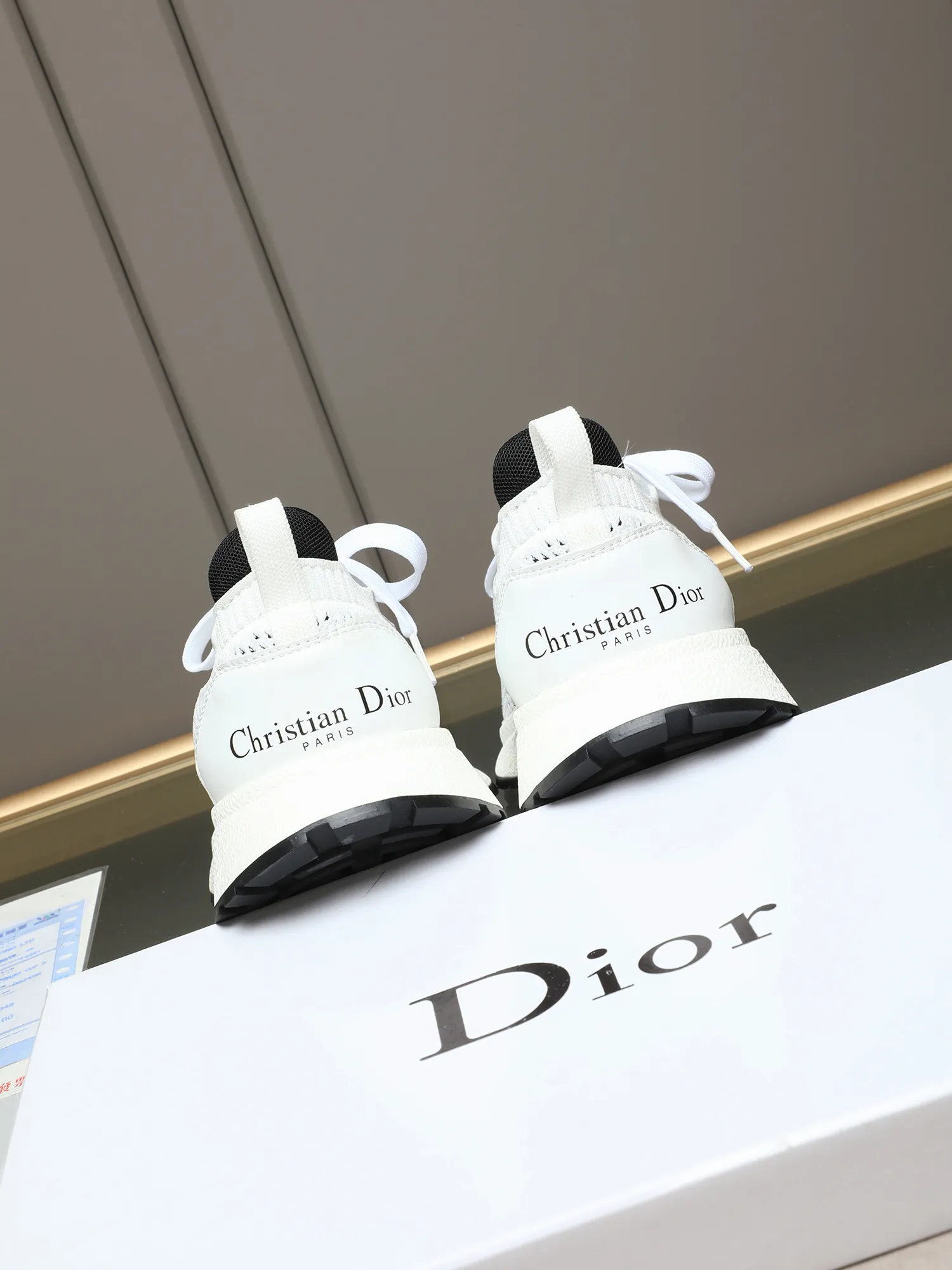 Men's shoes 💰420 🌟DIOR CHRONO Dior's new, casual, business, all-in-one sports shoes. Simple and super versatile. The uppers are equipped with Logo cloth labels. The uppers are perfect and luxurious and can be matched with any spring, summer, autumn and winter clothing. The upper feet are even more comfortable! The original material is disassembled and reproduced perfectly. The fly-woven upper is breathable and comfortable. The original super light TPU anti-slip outsole. Unique. Full of details. Fine workmanship. Worth owning 3 color options 38-44 (customized for 45)